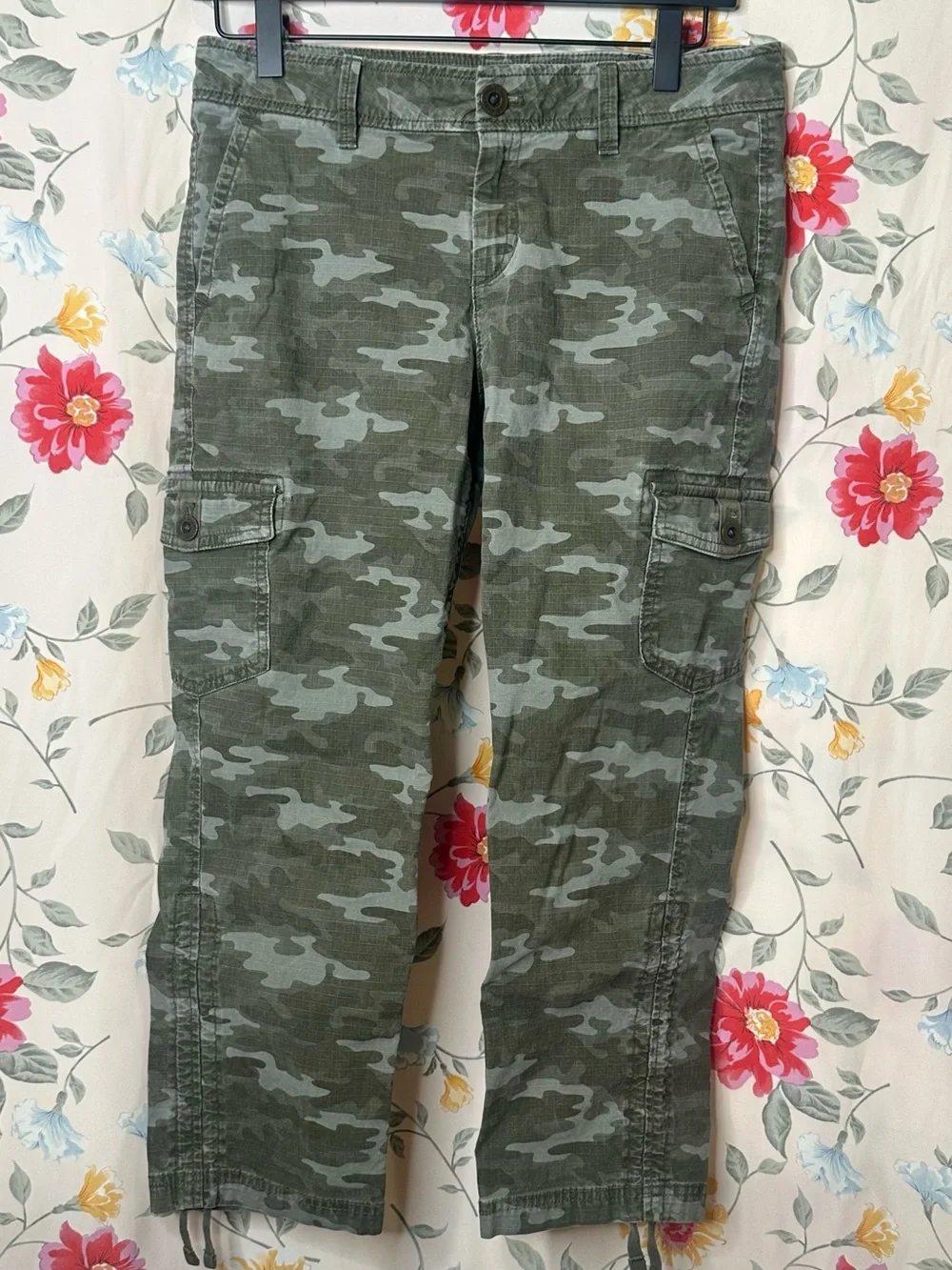 Eddie Bauer Men's Olive Green Camo Cargo Pants